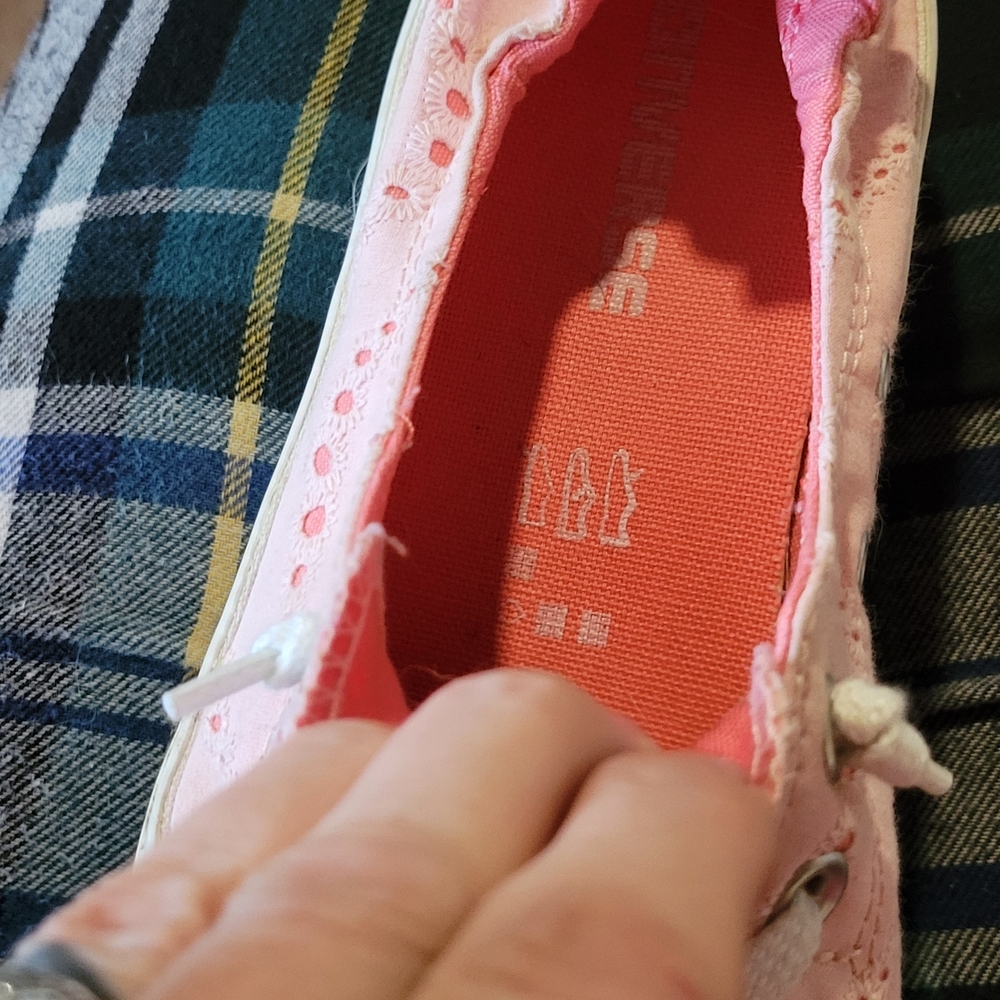 Converse Pink Slip Ins - Picture 2 of 4